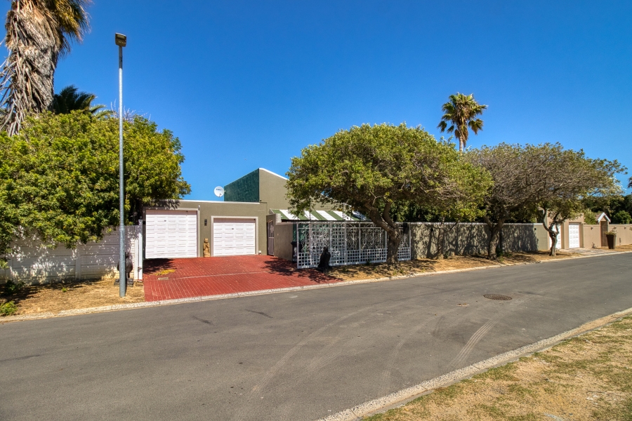 4 Bedroom Property for Sale in Strand South Western Cape